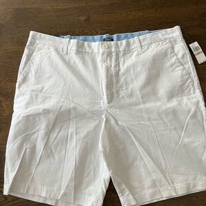 IZOD Men's Crisp White Flat Front Shorts